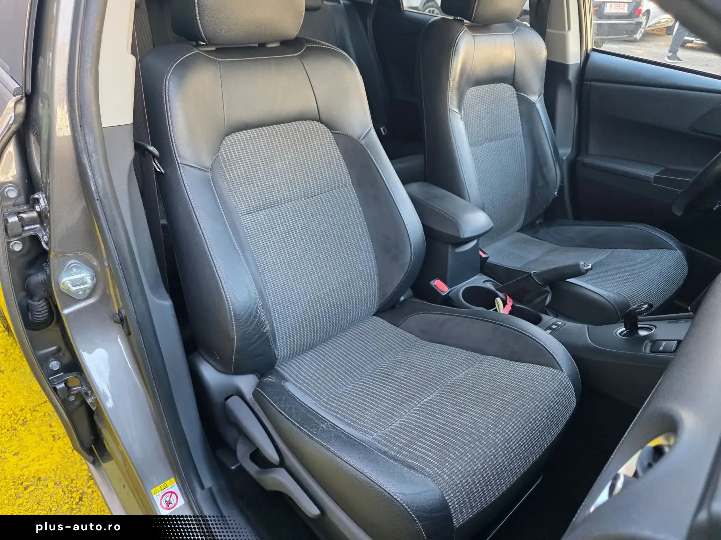 Toyota Auris Touring Sports Hybrid Lounge Rate