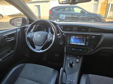 Toyota Auris Touring Sports Hybrid Lounge Rate