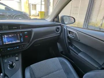 Toyota Auris Touring Sports Hybrid Lounge Rate