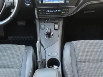 Toyota Auris Touring Sports Hybrid Lounge Rate