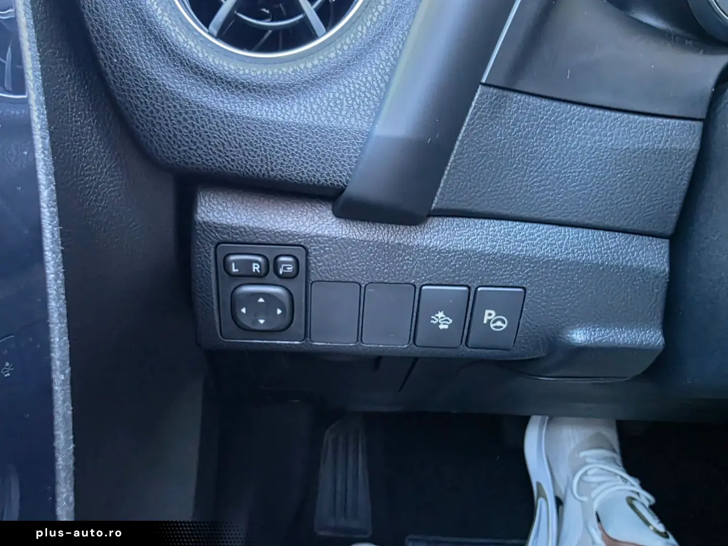 Toyota Auris Touring Sports Hybrid Lounge Rate