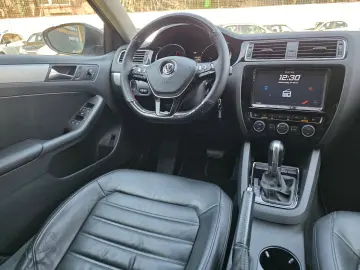 Volkswagen Jetta 1.4 DSG Highline Hybrid Automată