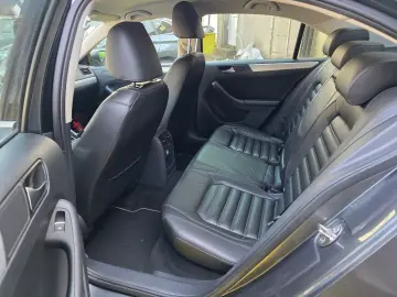 Volkswagen Jetta 1.4 DSG Highline Hybrid Automată