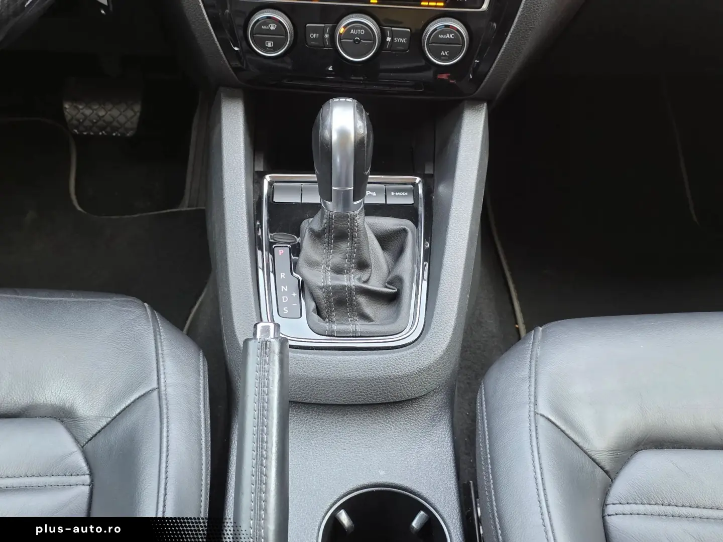 Volkswagen Jetta 1.4 DSG Highline Hybrid Automată