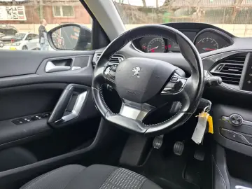 Peugeot 308 1.2 PureTech Allure Rate