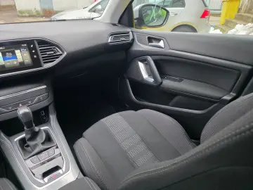 Peugeot 308 2.0 BlueHDi Allure Automată Posibilitate Rate