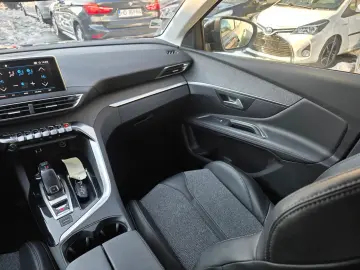 Peugeot 3008 1.2 PureTech 130 EAT8 Allure Business