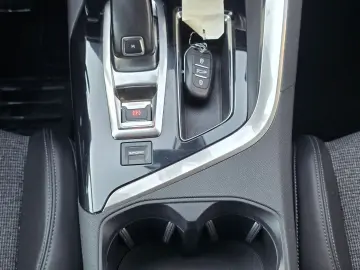 Peugeot 3008 1.2 PureTech 130 EAT8 Allure Business