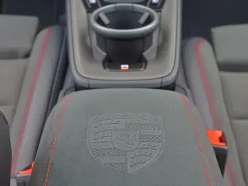 PORSCHE 911 Carrera 4 GTS T-Hybrid