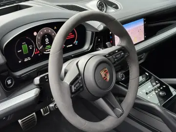 PORSCHE Cayenne S E-Hybrid Coupé