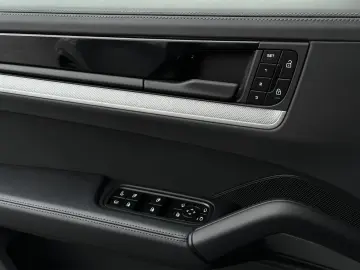 PORSCHE Cayenne S E-Hybrid Coupé