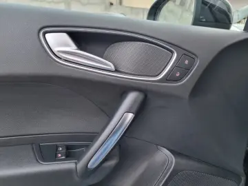 S tronic Automat 122cp Car Vertical curat