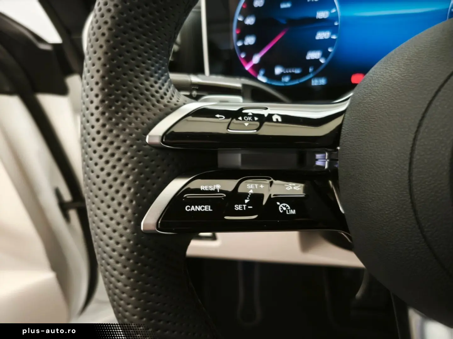 MERCEDES-BENZ CLE 200 Cabrio AMG Adv  AHK Memory 360  19