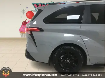 TOYOTA Sienna AWD XSE 7-Passenger -2025