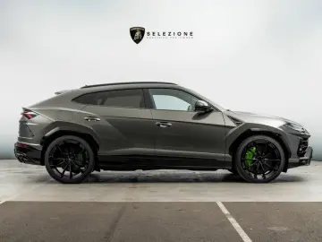 LAMBORGHINI Urus MY22