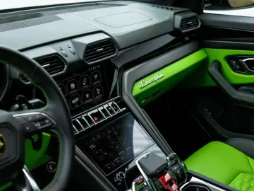 LAMBORGHINI Urus MY22