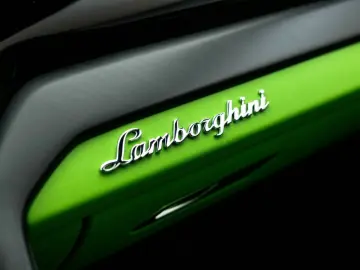 LAMBORGHINI Urus MY22