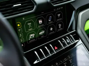 LAMBORGHINI Urus MY22