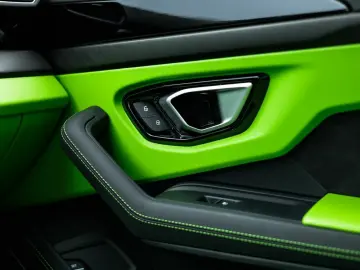 LAMBORGHINI Urus MY22