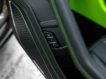 LAMBORGHINI Urus MY22