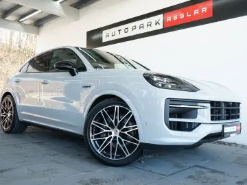Porsche Cayenne Coupe E-Hybrid Black Edition MY26
