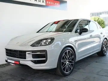Porsche Cayenne Coupe E-Hybrid Black Edition MY26