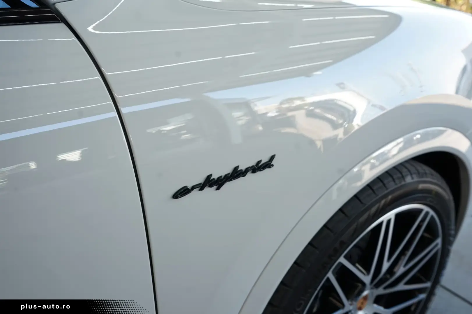 Porsche Cayenne Coupe E-Hybrid Black Edition MY26