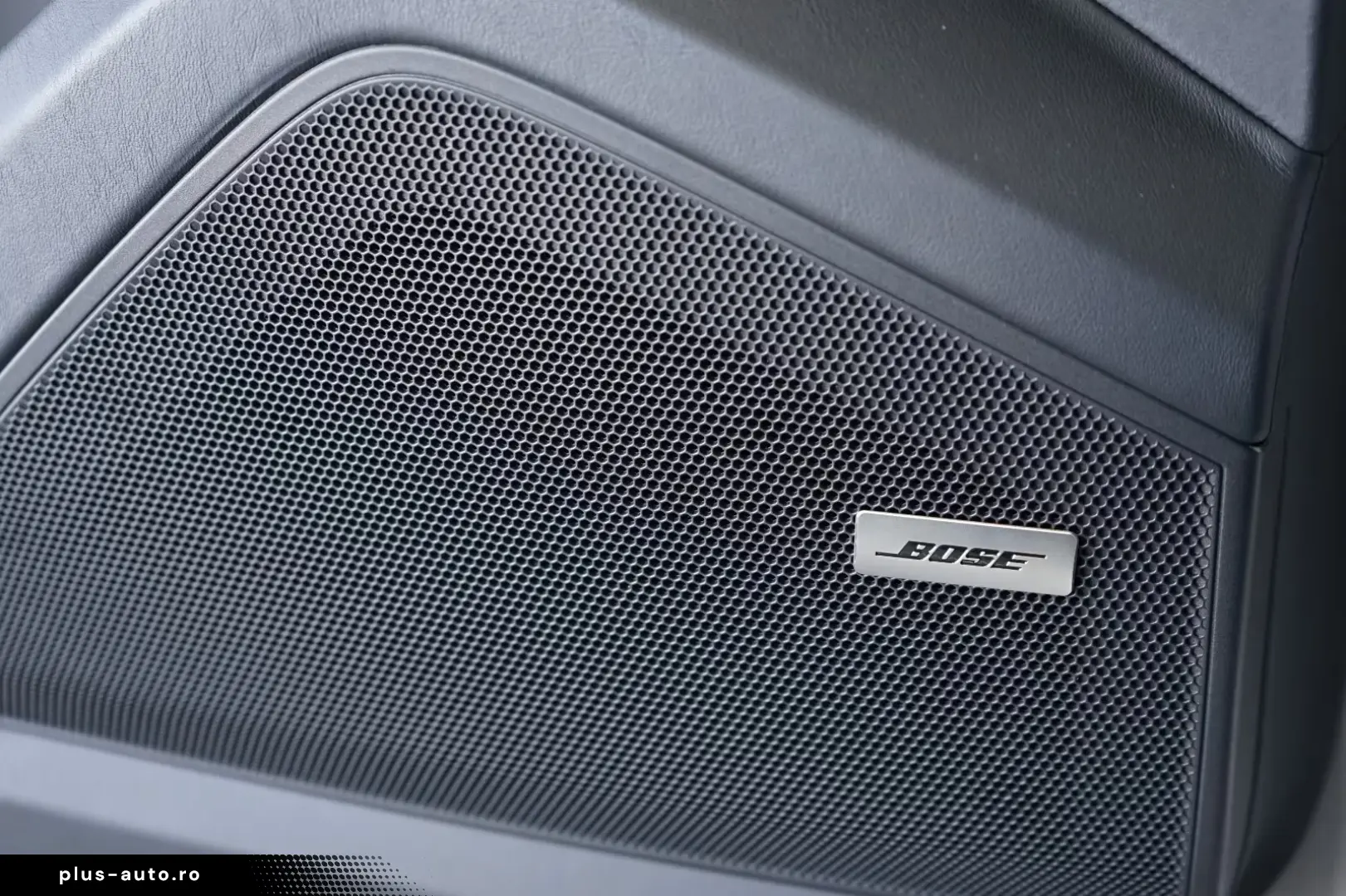 Porsche Cayenne Coupe E-Hybrid Black Edition MY26