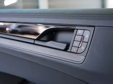 Porsche Cayenne Coupe E-Hybrid Black Edition MY26