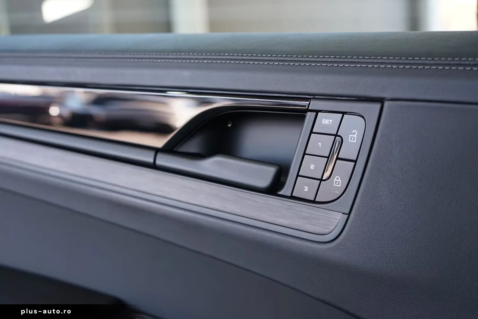 Porsche Cayenne Coupe E-Hybrid Black Edition MY26