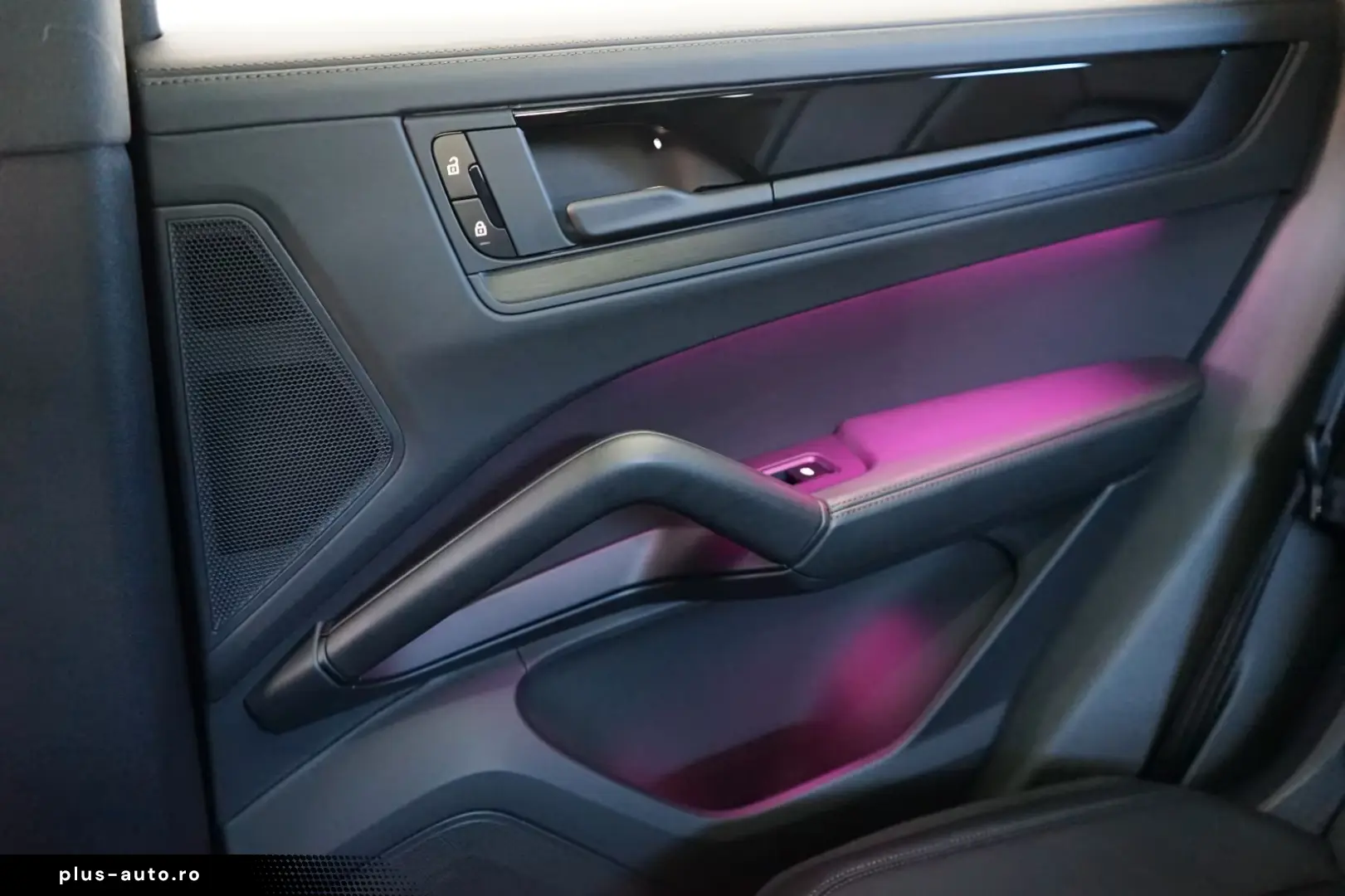 Porsche Cayenne Coupe E-Hybrid Black Edition MY26