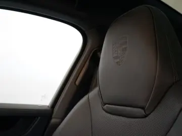 Porsche Cayenne Coupe E-Hybrid Black Edition MY26