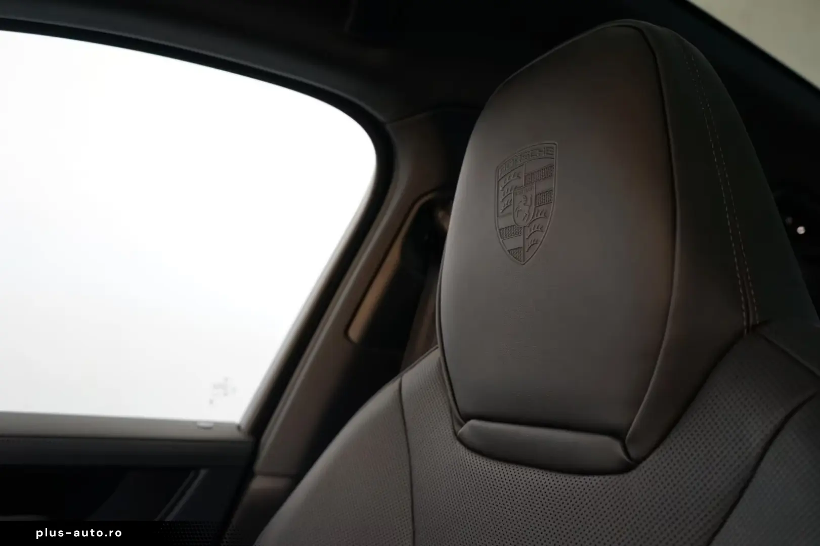 Porsche Cayenne Coupe E-Hybrid Black Edition MY26