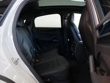 Porsche Cayenne Coupe E-Hybrid Black Edition MY26