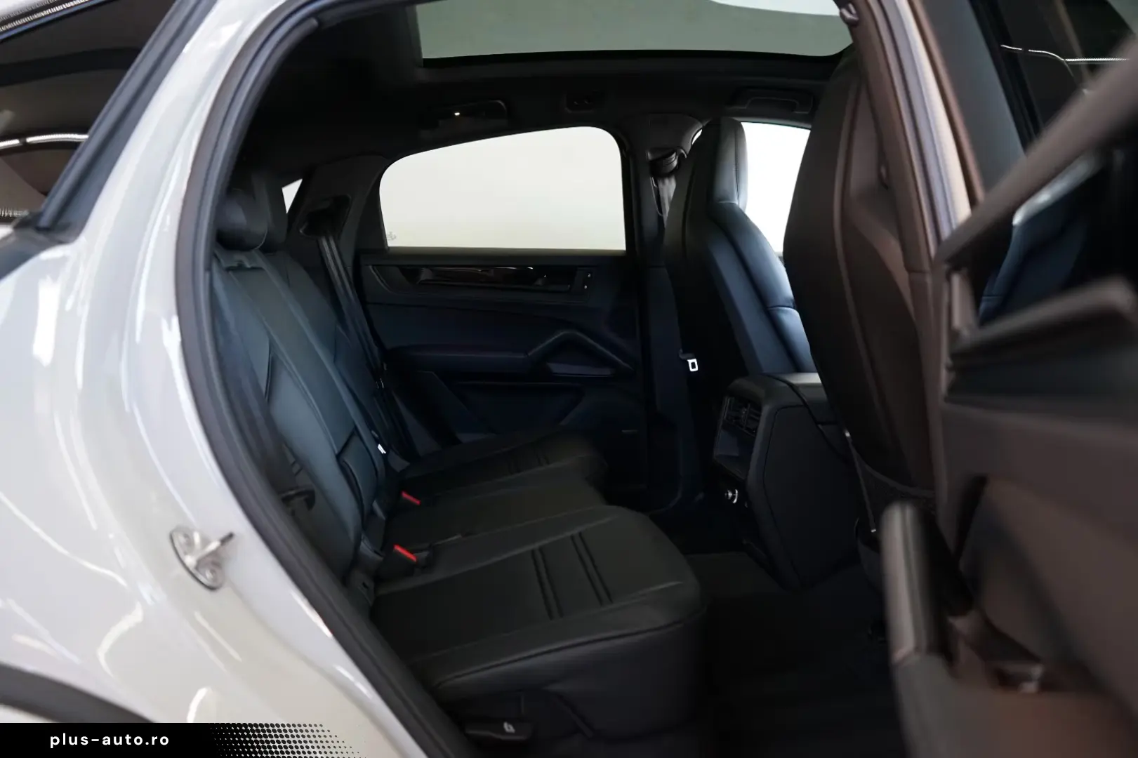 Porsche Cayenne Coupe E-Hybrid Black Edition MY26