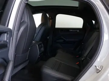 Porsche Cayenne Coupe E-Hybrid Black Edition MY26