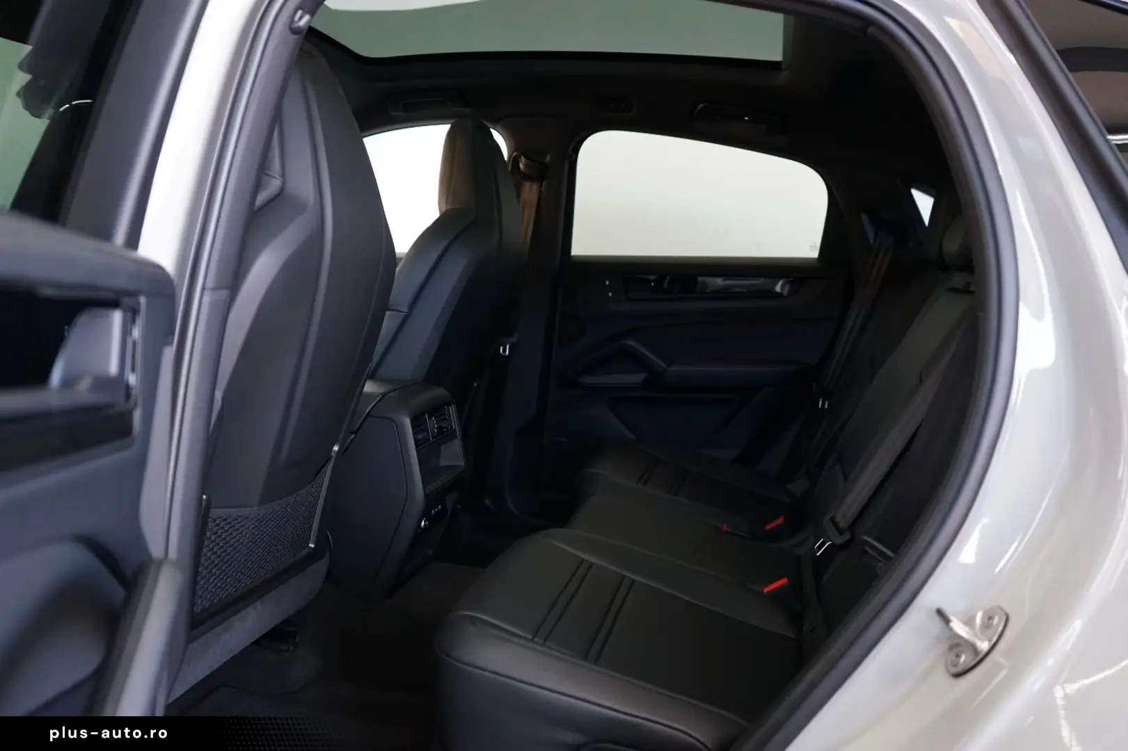 Porsche Cayenne Coupe E-Hybrid Black Edition MY26