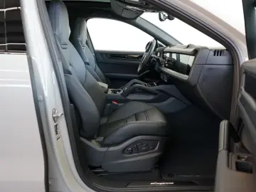 Porsche Cayenne Coupe E-Hybrid Black Edition MY26