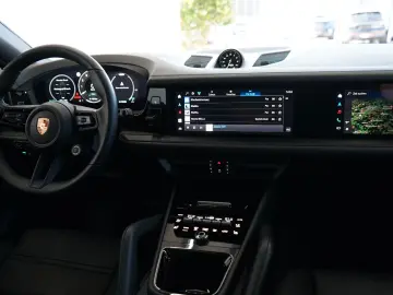 Porsche Cayenne Coupe E-Hybrid Black Edition MY26