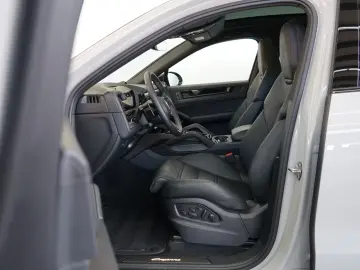 Porsche Cayenne Coupe E-Hybrid Black Edition MY26