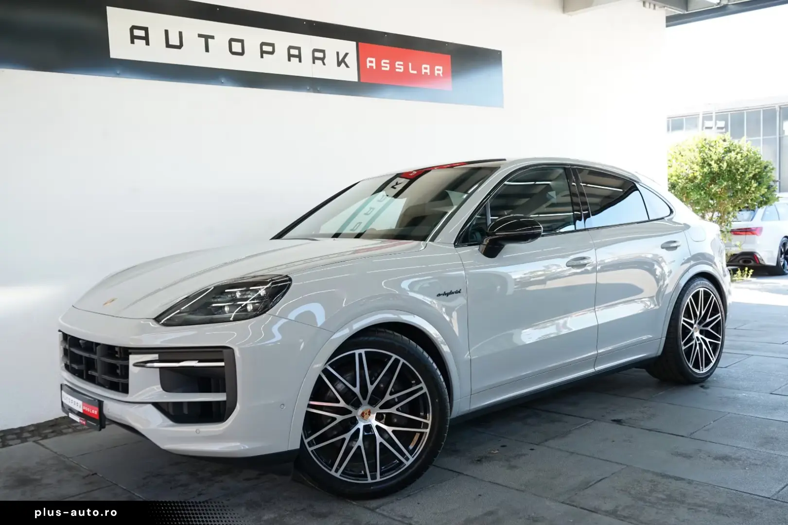 Porsche Cayenne Coupe E-Hybrid Black Edition MY26