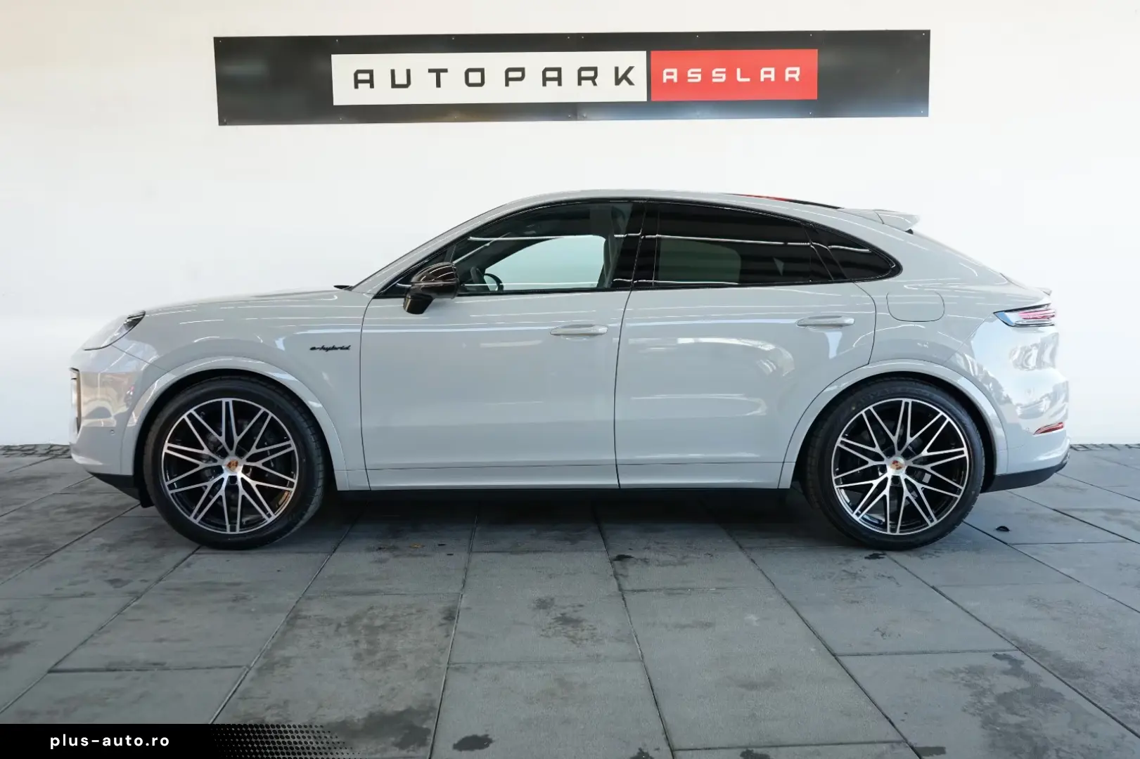 Porsche Cayenne Coupe E-Hybrid Black Edition MY26