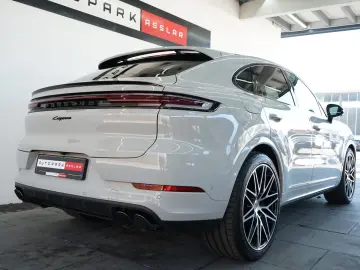 Porsche Cayenne Coupe E-Hybrid Black Edition MY26