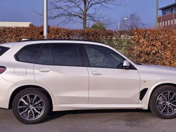 BMW X5 30 d M Sport Komf Sitz Airm Pano 360  Webasto