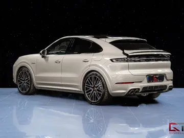 Porsche Cayenne E-Hyb Coupé 2026 Sp-Design 22
