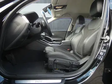 BMW 320i xDrive Limousine Sport Line HiFi DAB LED