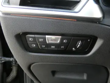 BMW 320i xDrive Limousine Sport Line HiFi DAB LED