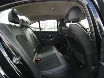 BMW 320i xDrive Limousine Sport Line HiFi DAB LED