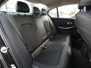 BMW 320i xDrive Limousine Sport Line HiFi DAB LED