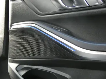 BMW 320i xDrive Limousine Sport Line HiFi DAB LED